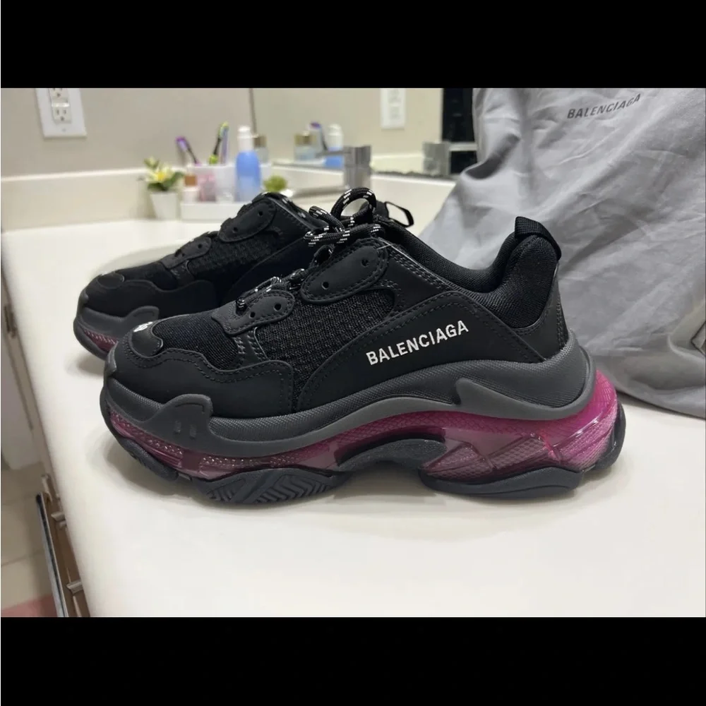 Brand new Balenciaga women’s triple s lug sole sneakers (black/pink) size 8 US - Picture 4 of 12